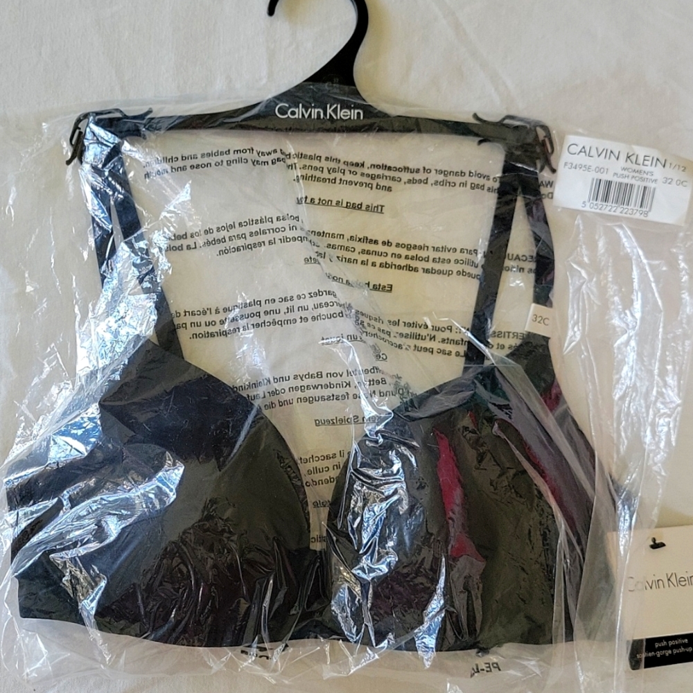 New Calvin Klein push positive bra, 32 c, black